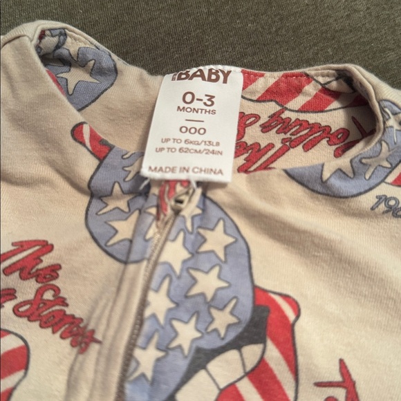 Cotton on baby Rolling Stones onesie size 0-3 month - Picture 4 of 5